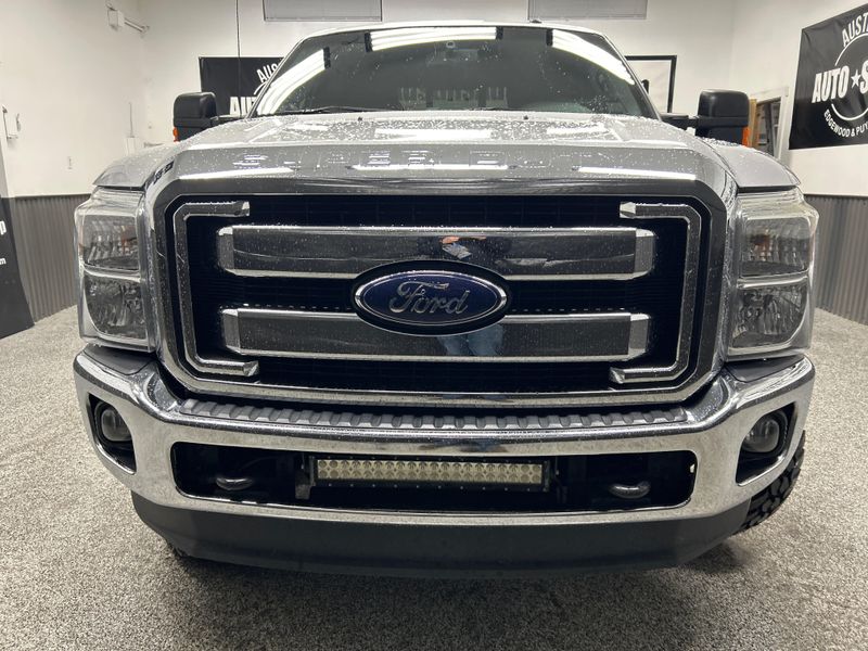 2016 Ford F-350 Lariat photo 2