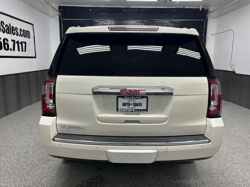 2015 GMC Yukon Denali Lower Image 3