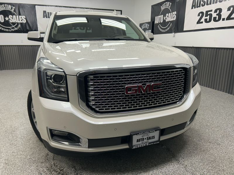 2015 GMC Yukon Denali Upper Image 2