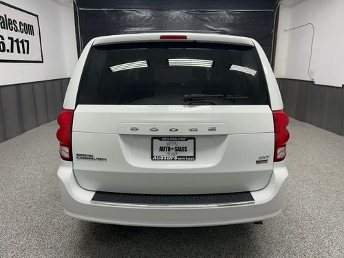 2014 Dodge Grand Caravan SXT Lower Image 3