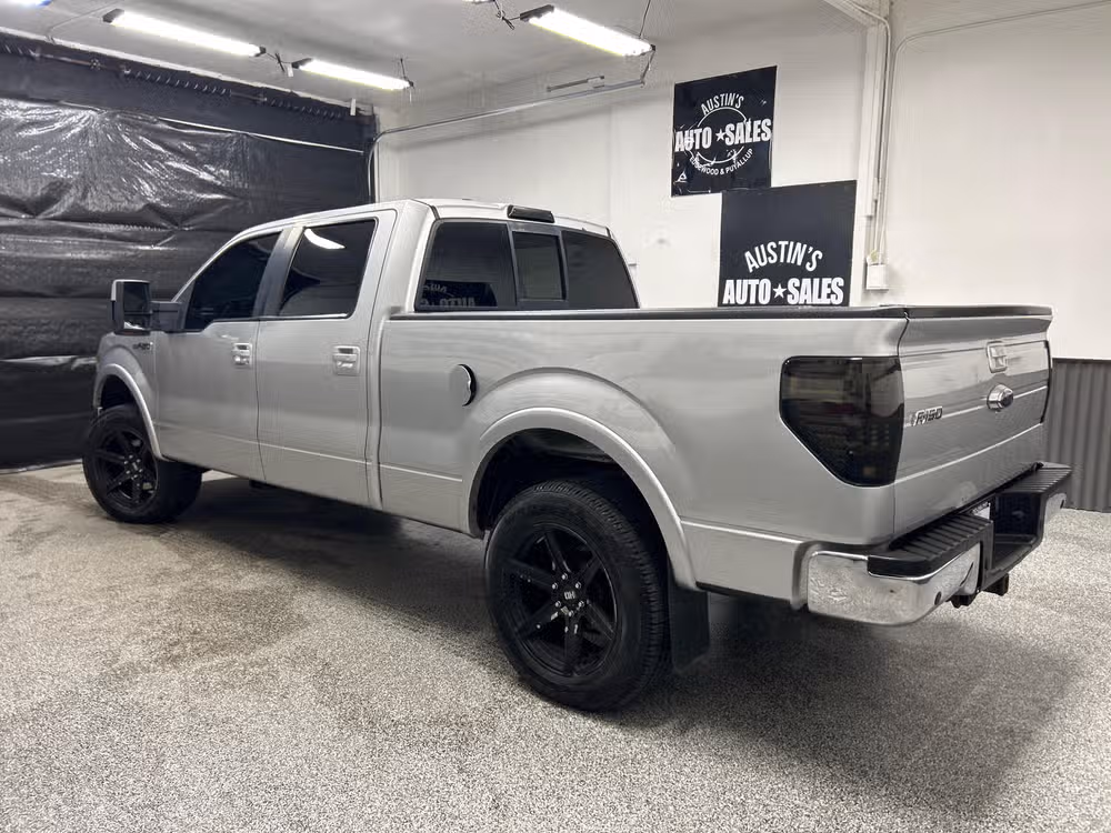 2010 Ford F-150 Lariat Lower Image 2