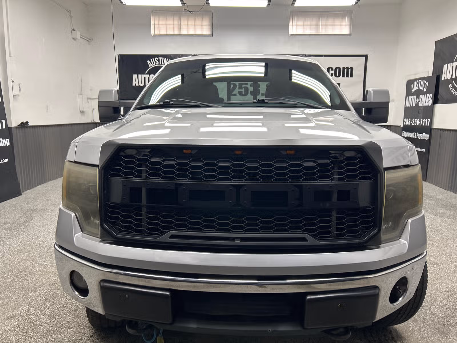 2010 Ford F-150 Lariat Upper Image 2