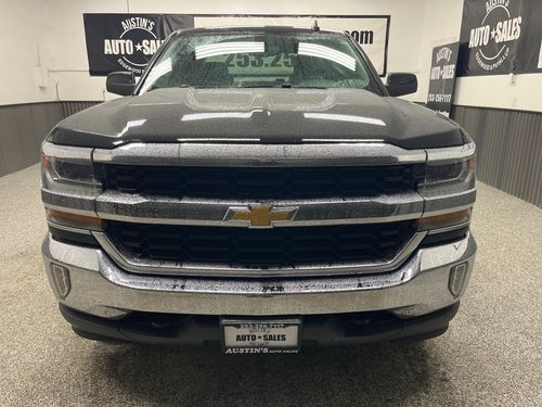 2017 Chevrolet Silverado 1500 LT Lower Image 3
