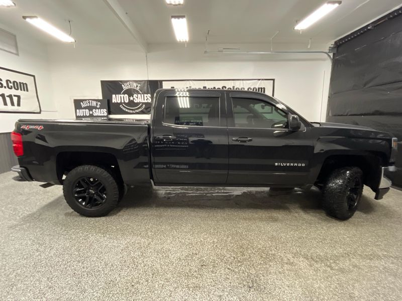 2017 Chevrolet Silverado 1500 LT Upper Image 2