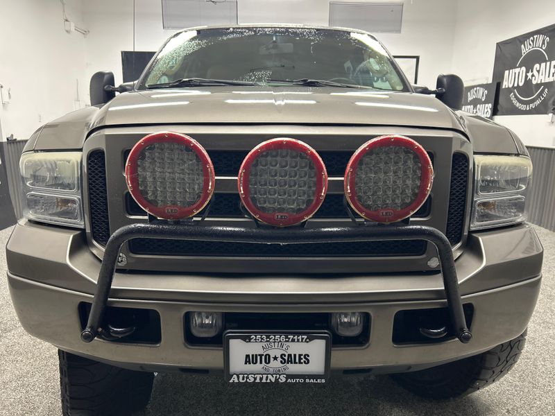 2005 Ford Excursion Limited photo 2