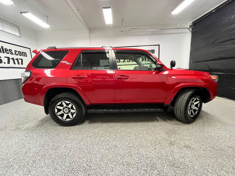 2018 Toyota 4Runner TRD Off-Road Premium Upper Image 2