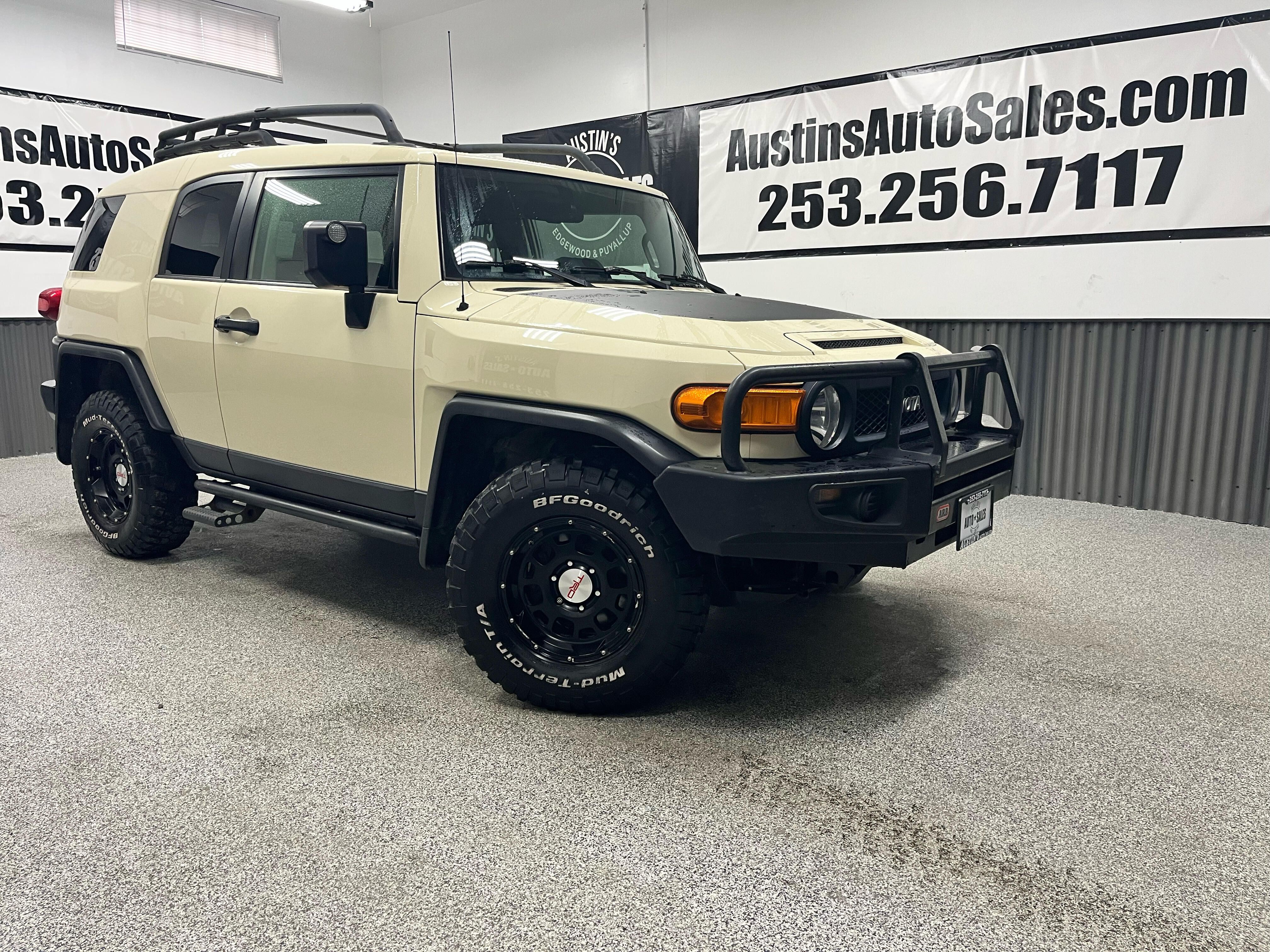 2010 Toyota FJ Cruiser Base's photo