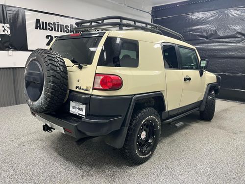 2010 Toyota FJ Cruiser Base Lower Image 1