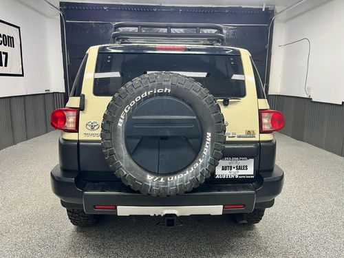 2010 Toyota FJ Cruiser Base Lower Image 2