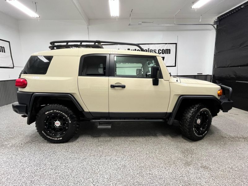 2010 Toyota FJ Cruiser Base Upper Image 2