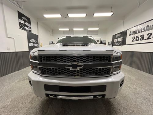 2019 Chevrolet Silverado 2500HD High Country Lower Image 3