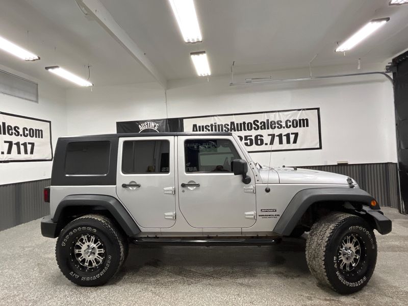 2010 Jeep Wrangler Unlimited Sport Upper Image 2