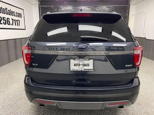 2017 Ford Explorer XLT Lower Image 2