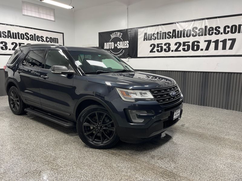 2017 Ford Explorer XLT Upper Image 1