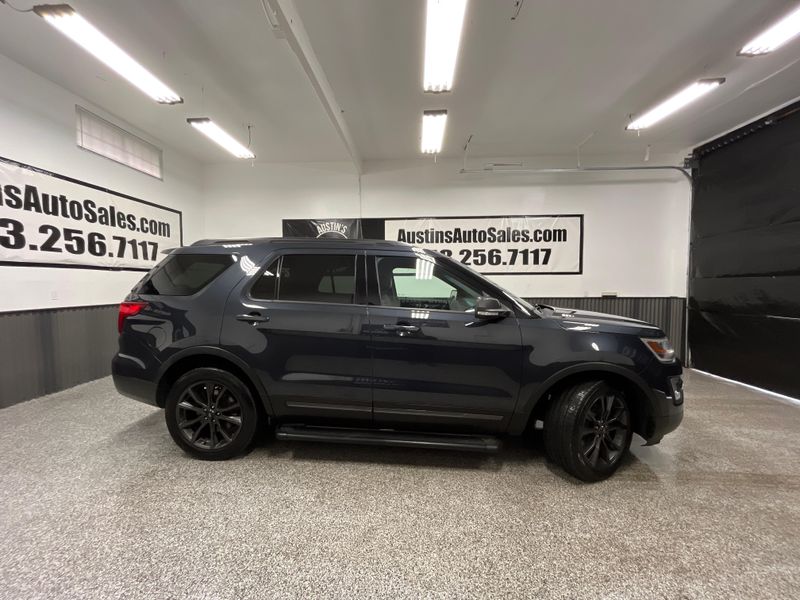 2017 Ford Explorer XLT Upper Image 2