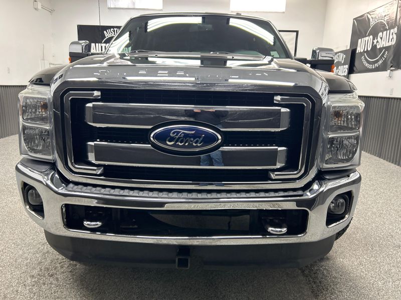 2011 Ford F-350 Super Duty Lariat Upper Image 2