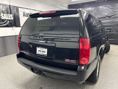 2014 GMC Yukon XL SLT Lower Image 3