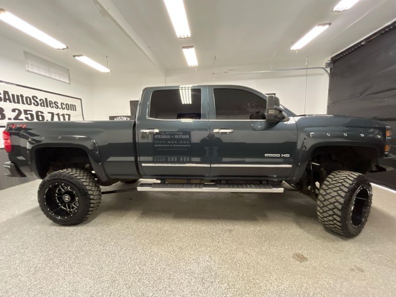 2019 Chevrolet Silverado 2500HD LTZ Upper Image 2