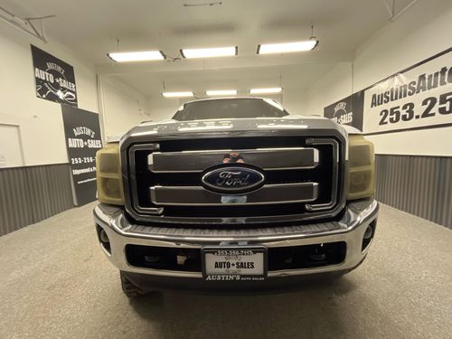 2011 Ford F-350 Super Duty Lariat Lower Image 3