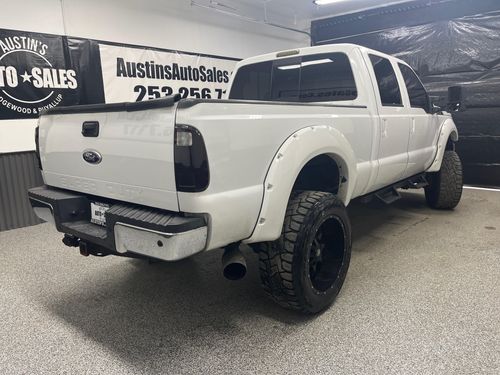 2011 Ford F-350 Super Duty Lariat Lower Image 1