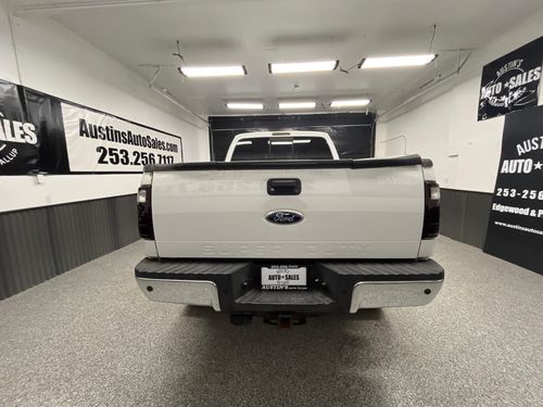 2011 Ford F-350 Super Duty Lariat Lower Image 2