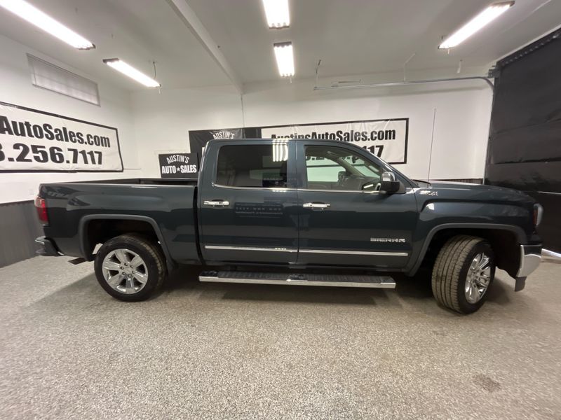 2017 GMC Sierra 1500 SLT Upper Image 2