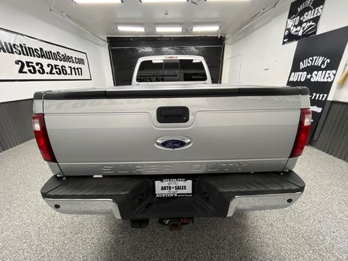 2015 Ford F-350 Super Duty Lariat Lower Image 2