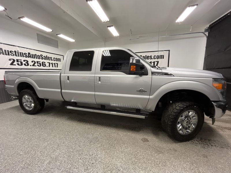 2015 Ford F-350 Super Duty Lariat Upper Image 2