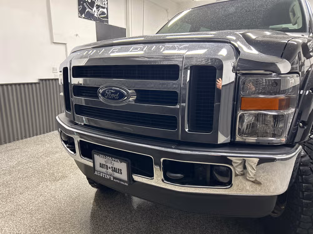 2010 Ford F-350 Super Duty XLT Image 2