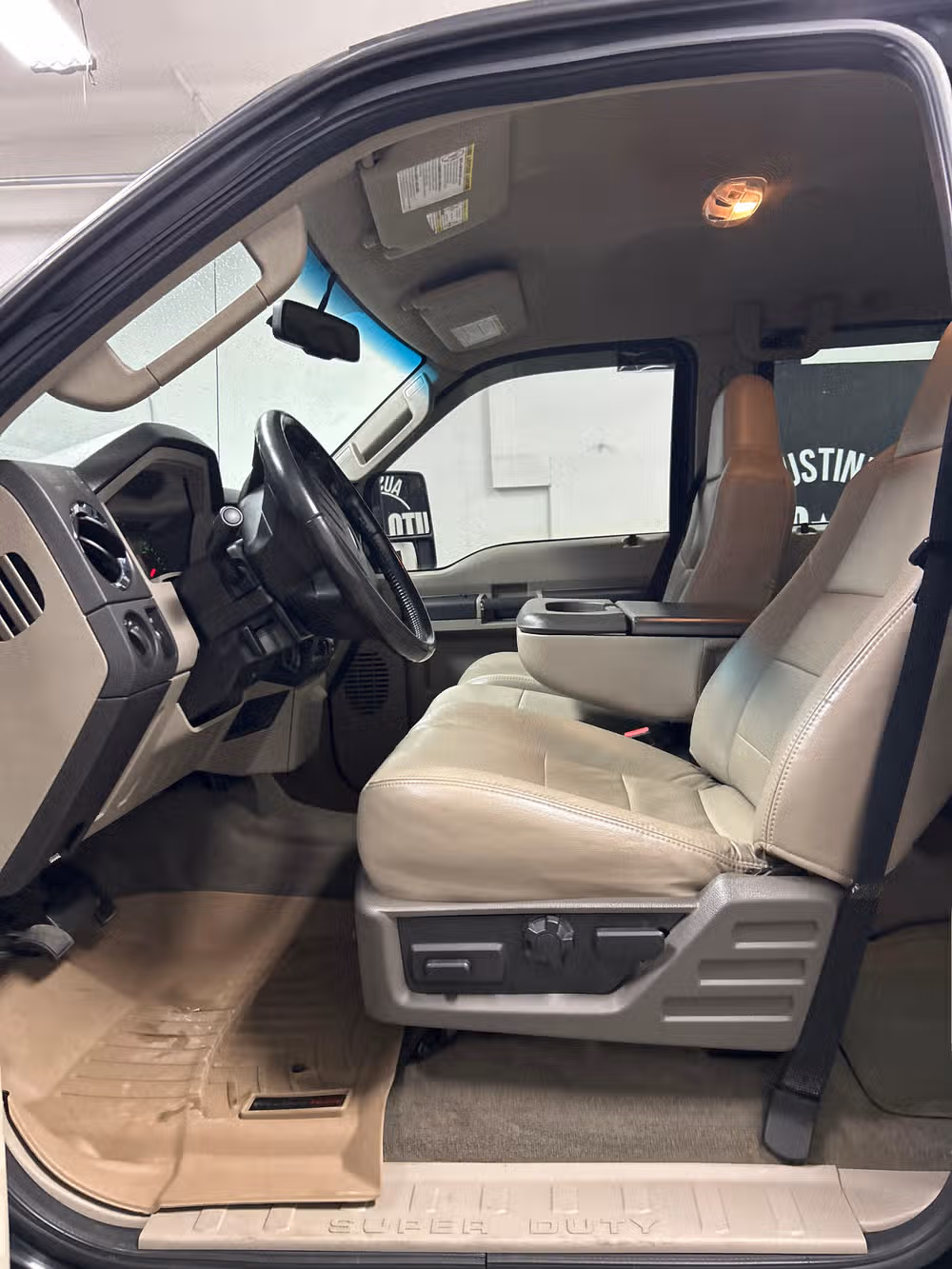 2010 Ford F-350 Super Duty XLT Image 10