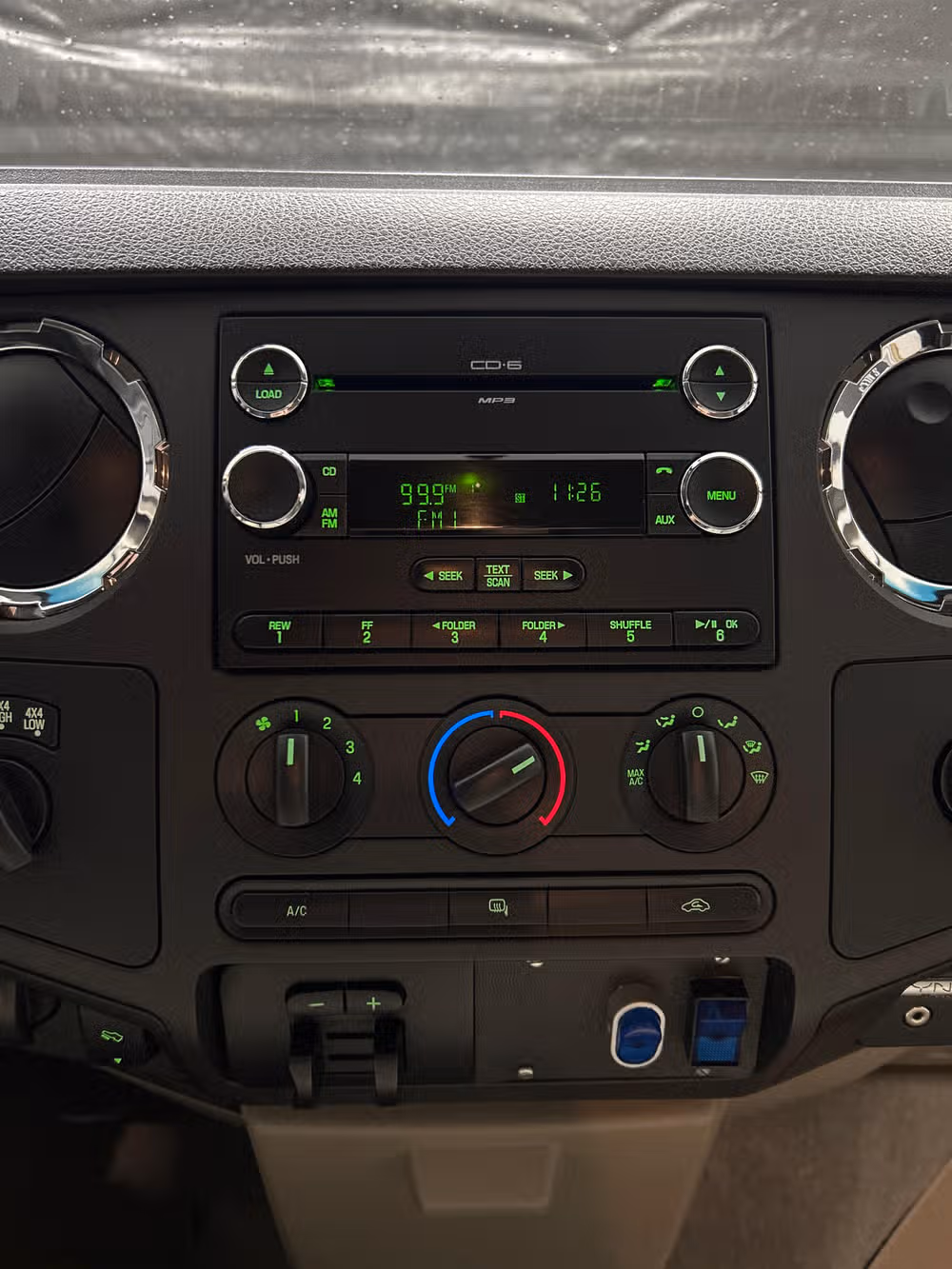2010 Ford F-350 Super Duty XLT Image 17