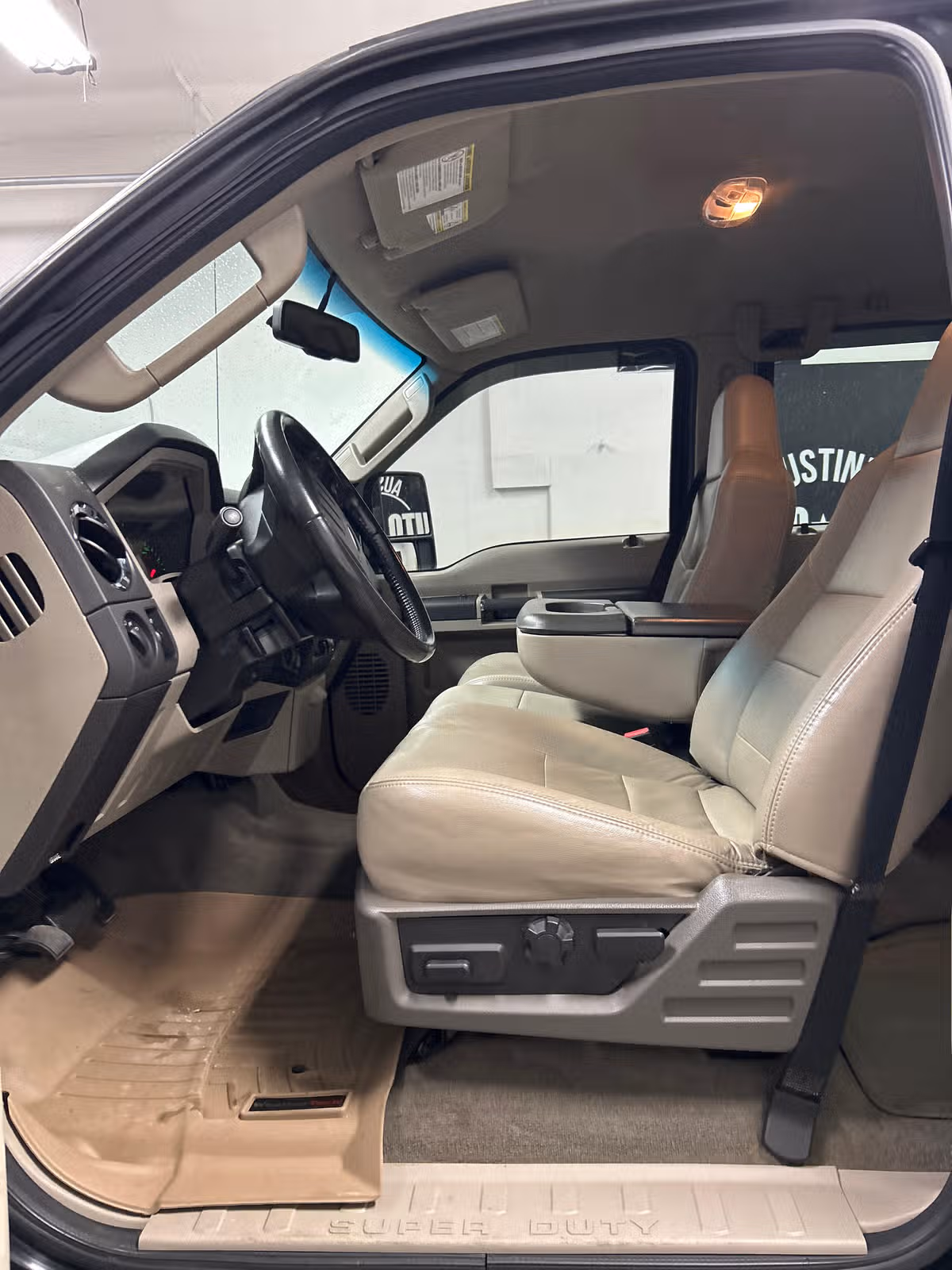 2010 Ford F-350 Super Duty XLT Image 10