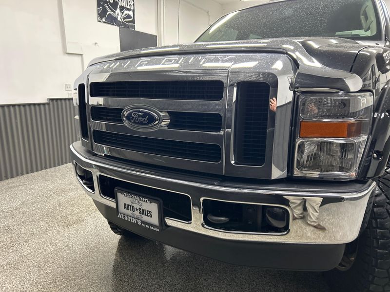 2010 Ford F-350 Super Duty XLT Upper Image 2