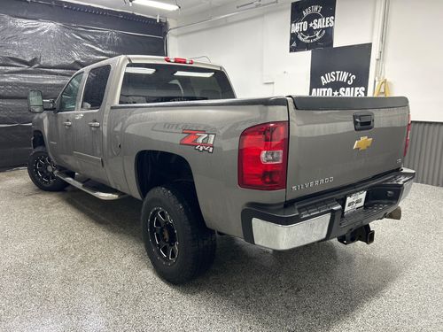 2013 Chevrolet Silverado 2500HD LTZ Lower Image 2