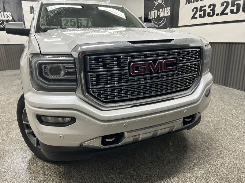 2017 GMC Sierra 1500 Denali Crew Cab Upper Image 2