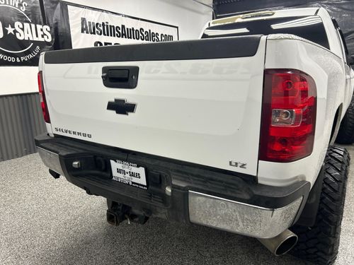 2013 Chevrolet Silverado 2500HD LTZ Lower Image 3