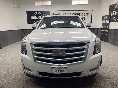 2016 Cadillac Escalade Luxury Collection Lower Image 3