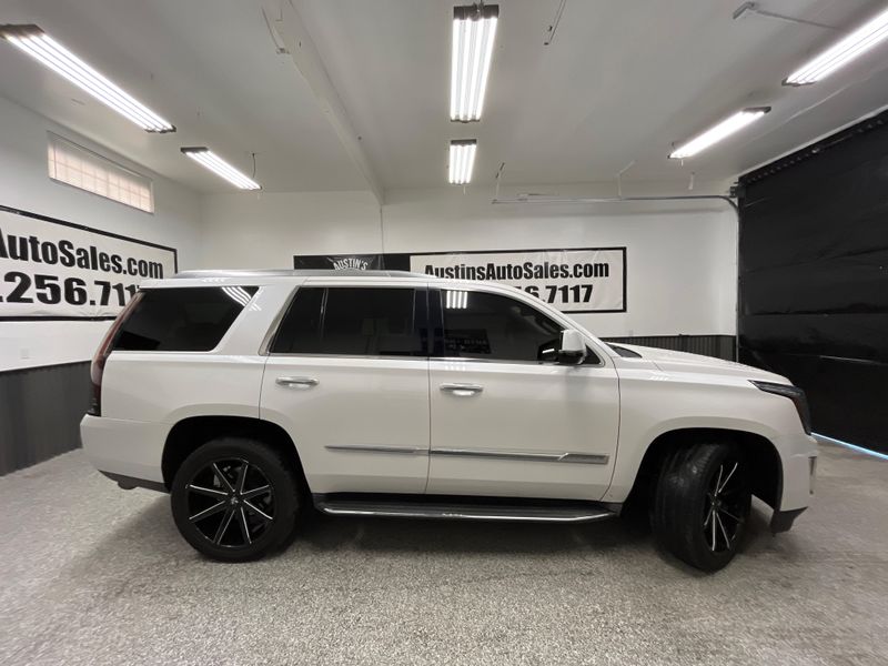 2016 Cadillac Escalade Luxury Collection Upper Image 2