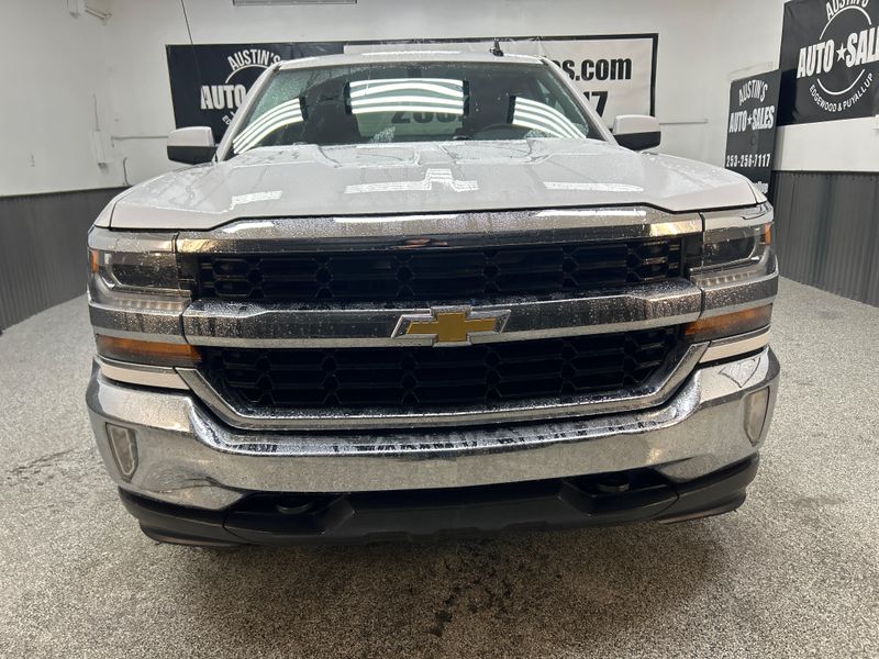 2017 Chevrolet Silverado 1500 LT Double Cab Upper Image 2