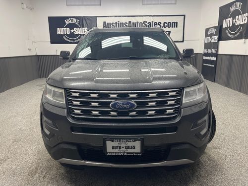 2016 Ford Explorer XLT Lower Image 3