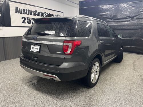 2016 Ford Explorer XLT Lower Image 1