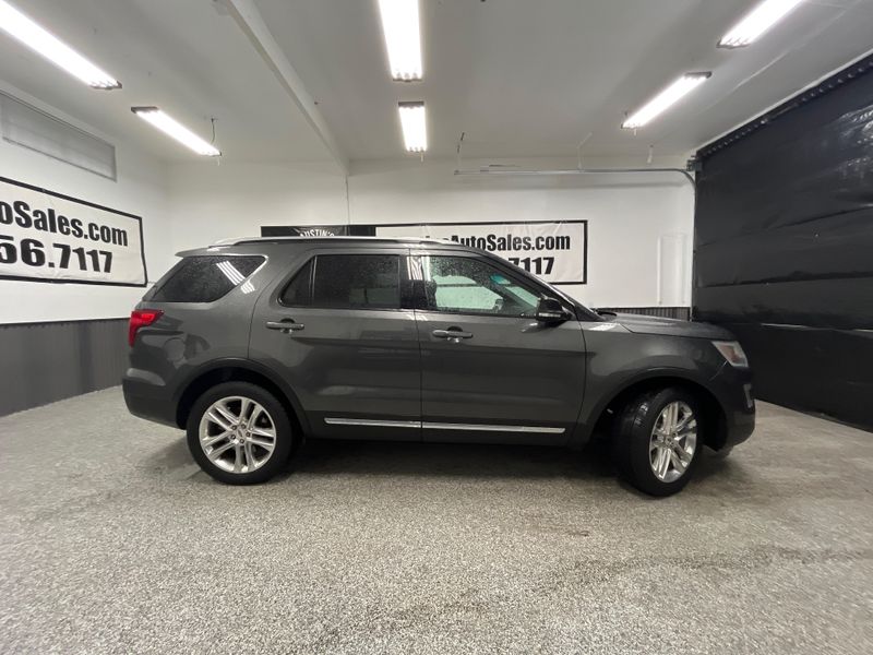 2016 Ford Explorer XLT Upper Image 2