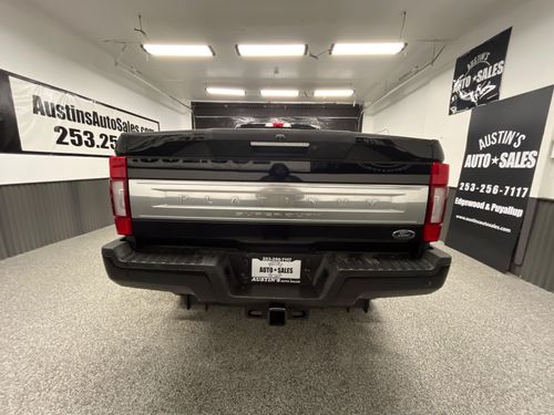 2022 Ford F-350 Super Duty Platinum Lower Image 2