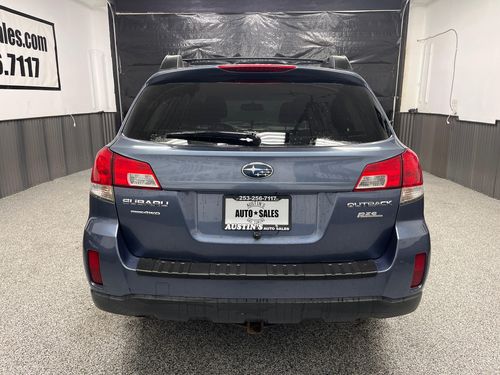 2013 Subaru Outback 2.5i Premium Lower Image 2