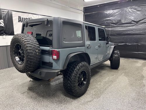 2014 Jeep Wrangler Unlimited Sahara Lower Image 1