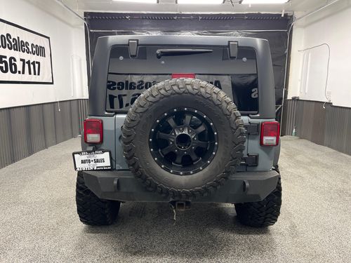 2014 Jeep Wrangler Unlimited Sahara Lower Image 2