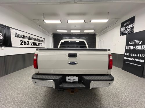 2013 Ford F-250 Super Duty Lariat Lower Image 2