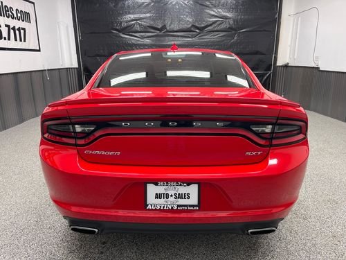 2015 Dodge Charger SXT Lower Image 2