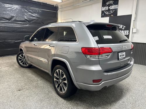 2017 Jeep Grand Cherokee Overland Lower Image 2