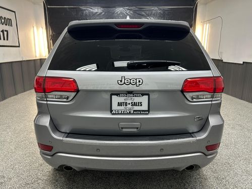 2017 Jeep Grand Cherokee Overland Lower Image 3